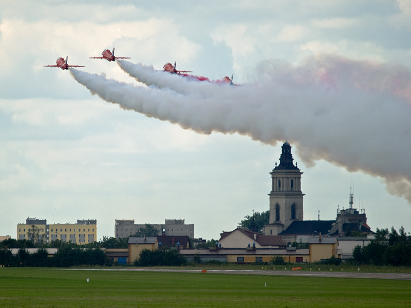 127_Radom_Air Show_Red Arrows na British Aerospace Hawk T1.jpg